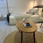 Pirotska Modern Room